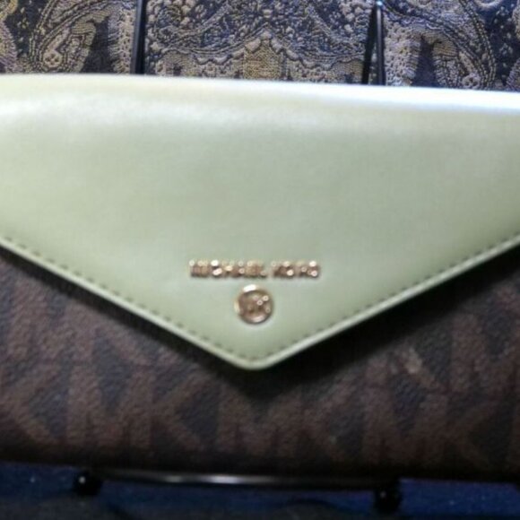 Michael Kors Handbags - Michael Kors Jet Set Charm Crossbody Envelope Bag Small Aloe Green Preowned